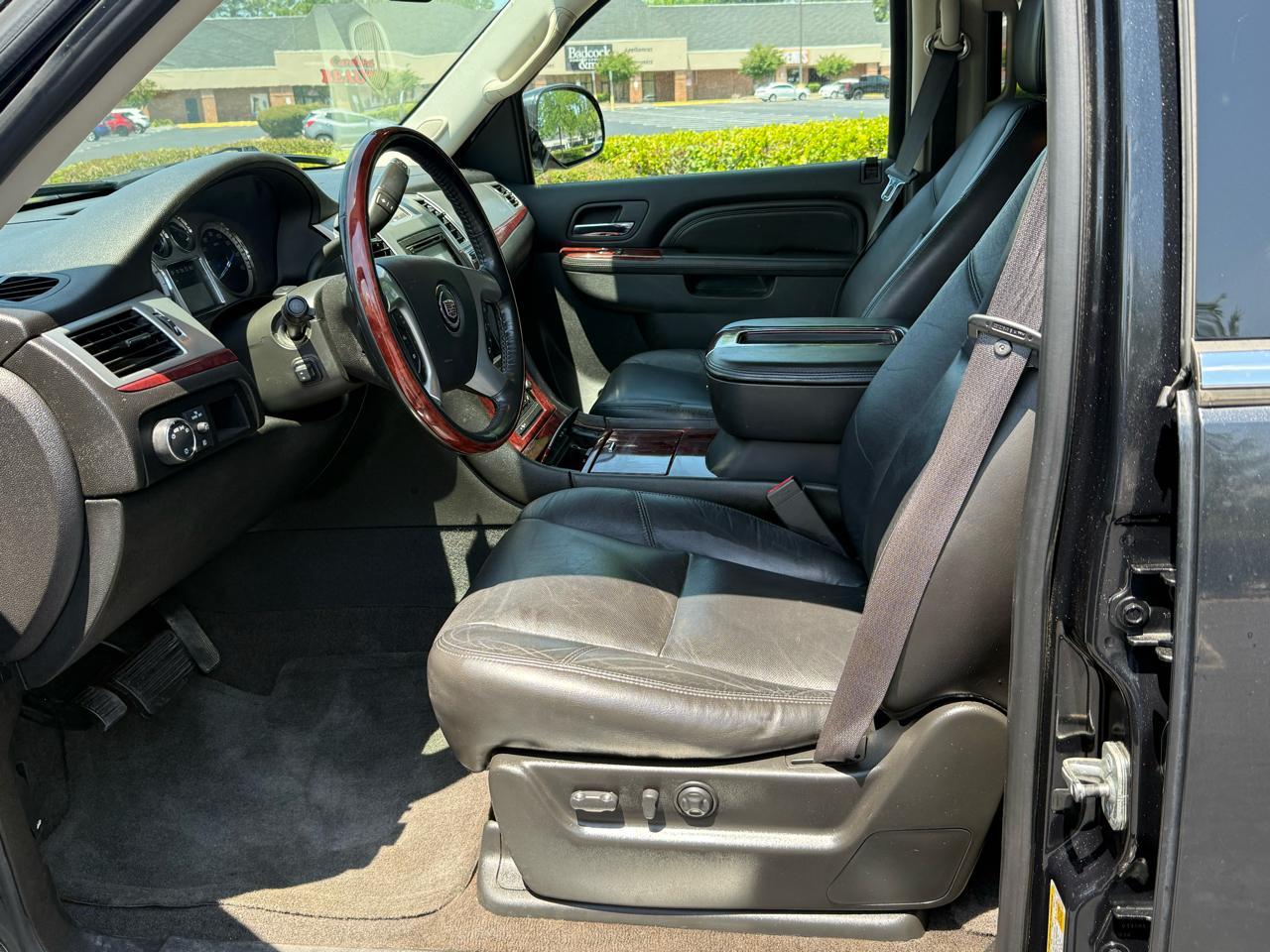 Cadillac Escalade AWD 4dr Luxury 2010