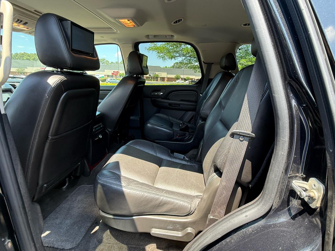 Cadillac Escalade AWD 4dr Luxury 2010