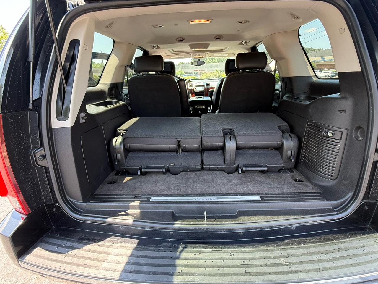 Cadillac Escalade AWD 4dr Luxury 2010