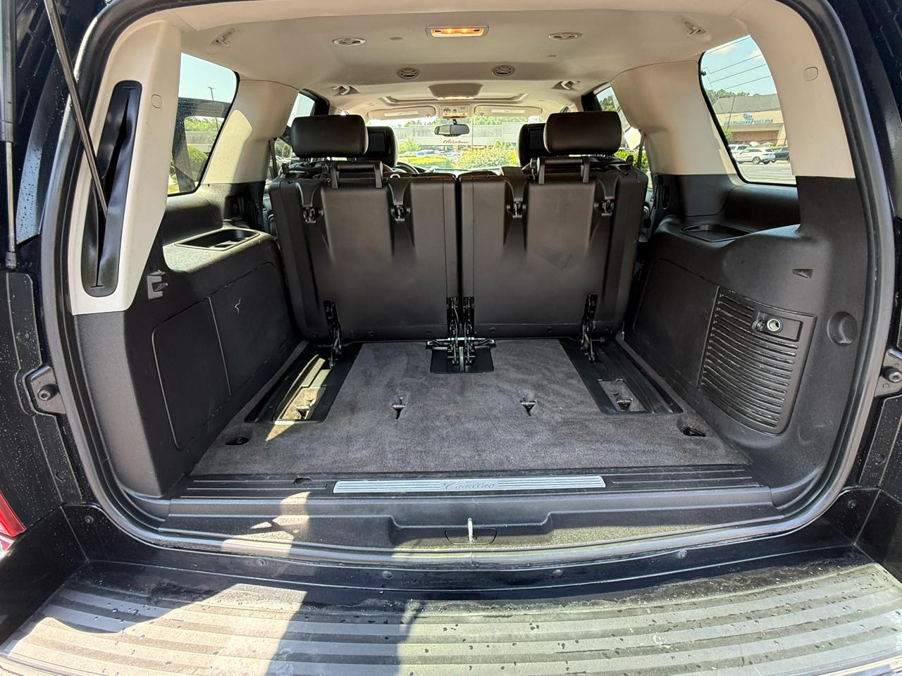 Cadillac Escalade AWD 4dr Luxury 2010