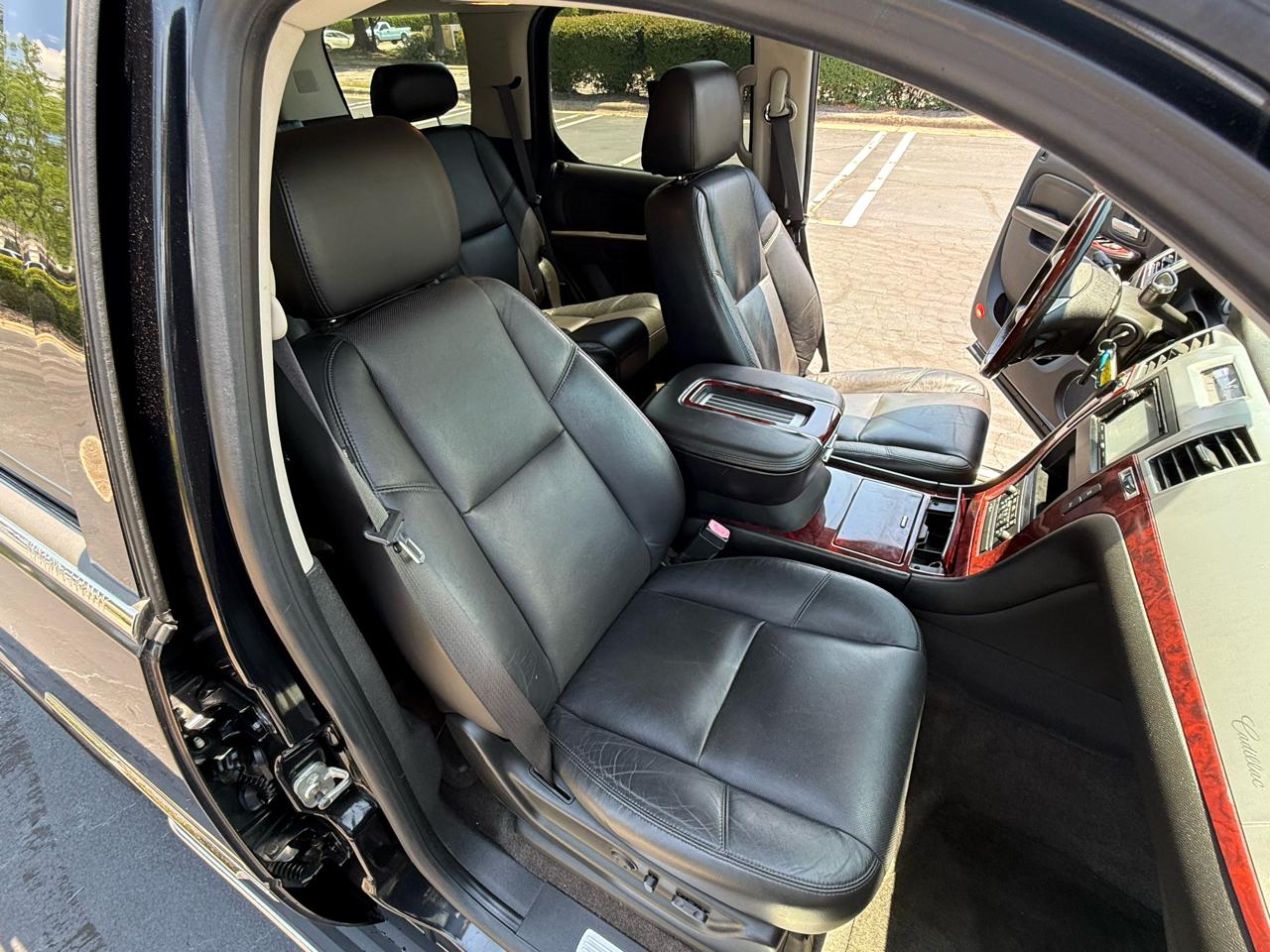 Cadillac Escalade AWD 4dr Luxury 2010