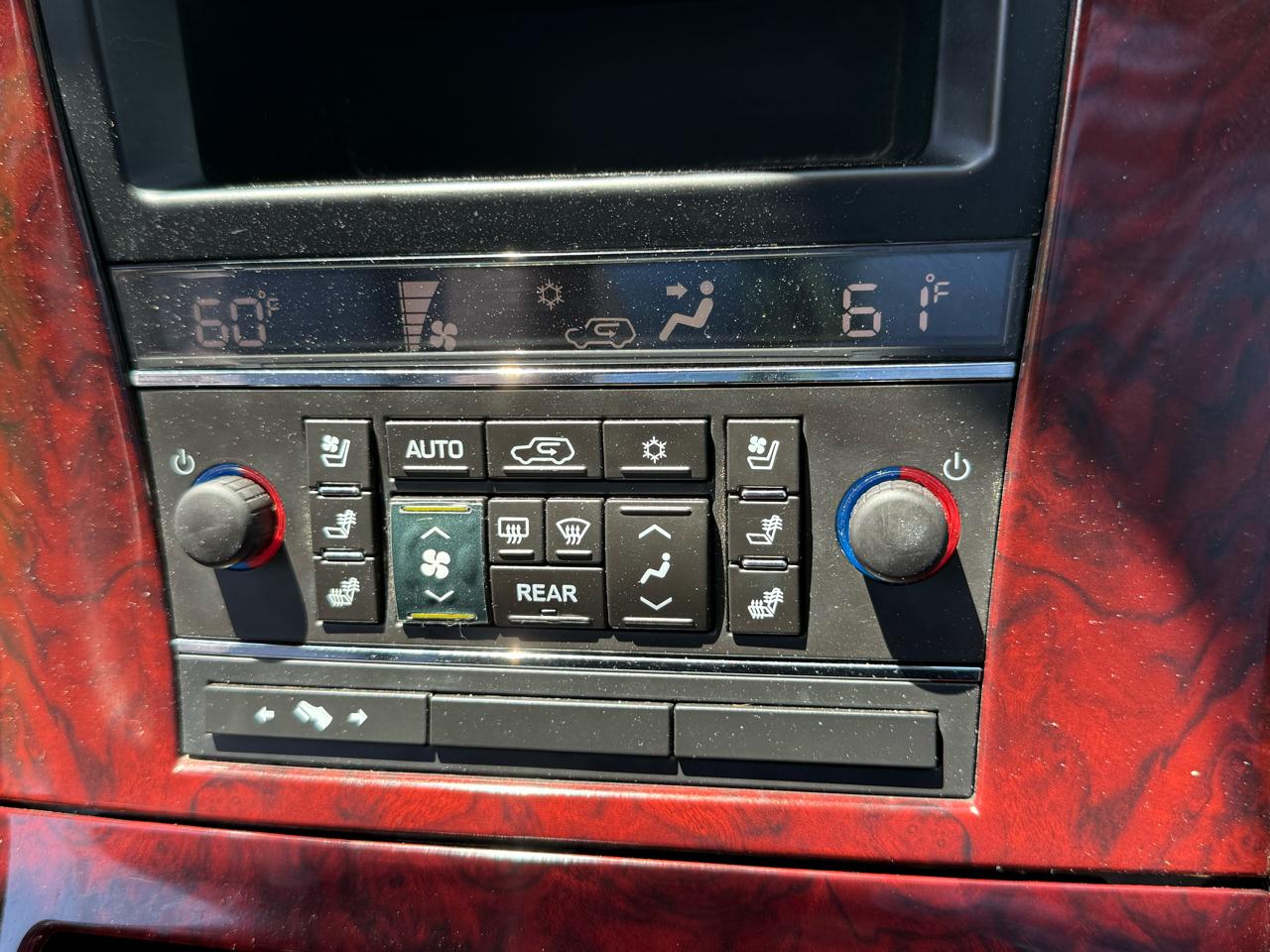 Cadillac Escalade AWD 4dr Luxury 2010