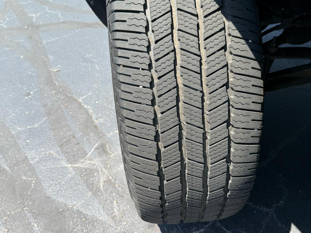 Cadillac Escalade AWD 4dr Luxury 2010