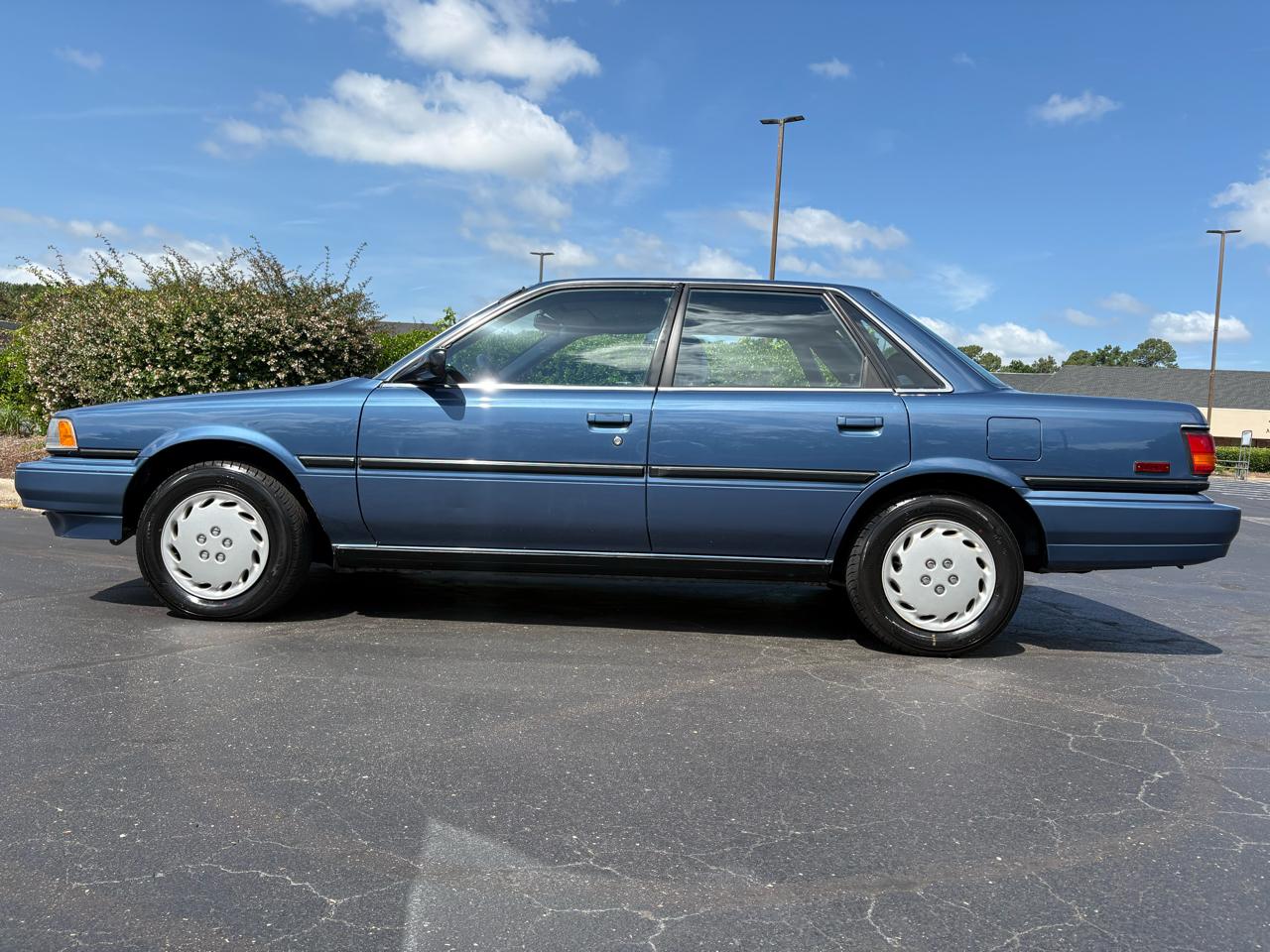 Toyota Camry 4dr Sedan DLX Auto 1991