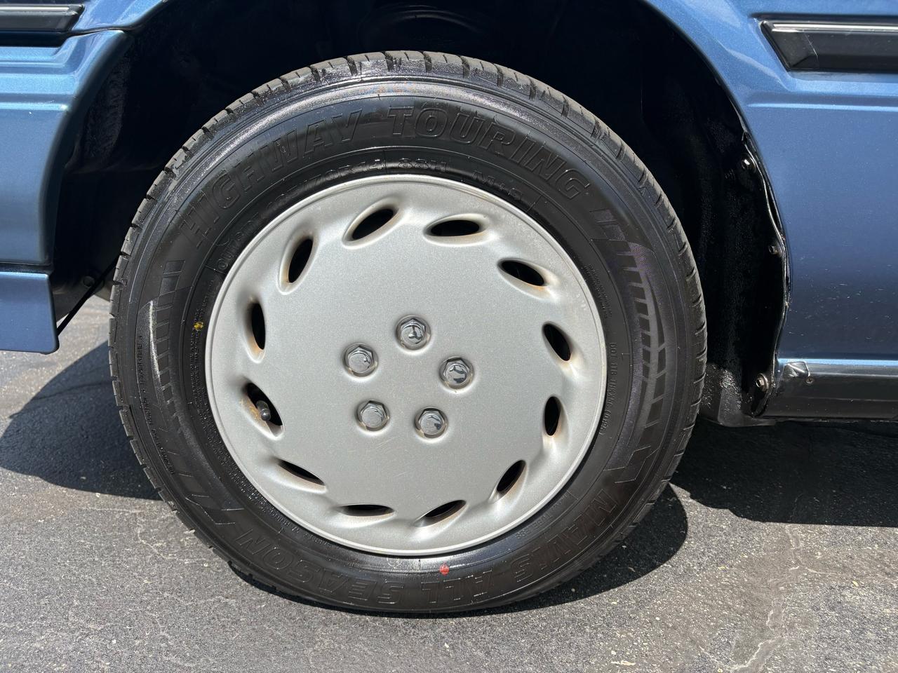 Toyota Camry 4dr Sedan DLX Auto 1991