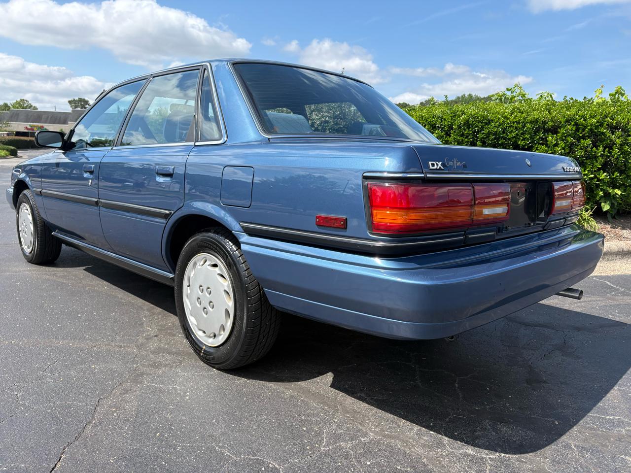 Toyota Camry 4dr Sedan DLX Auto 1991