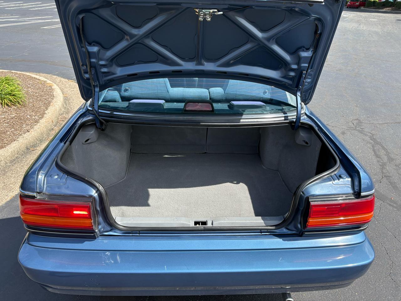 Toyota Camry 4dr Sedan DLX Auto 1991