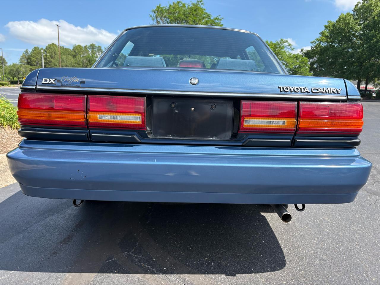Toyota Camry 4dr Sedan DLX Auto 1991