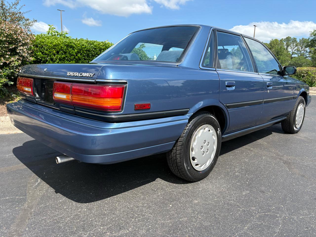 Toyota Camry 4dr Sedan DLX Auto 1991