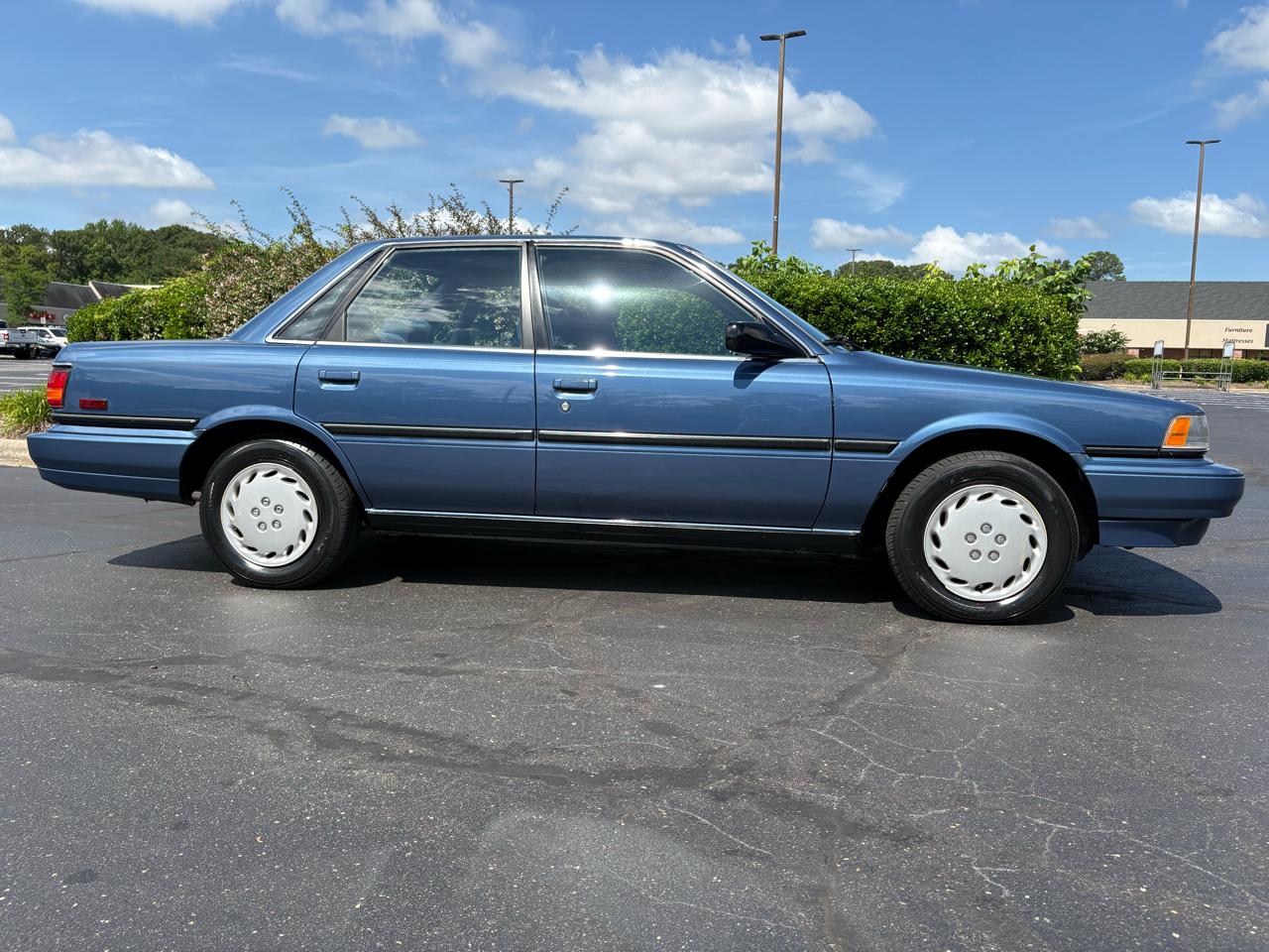 Toyota Camry 4dr Sedan DLX Auto 1991