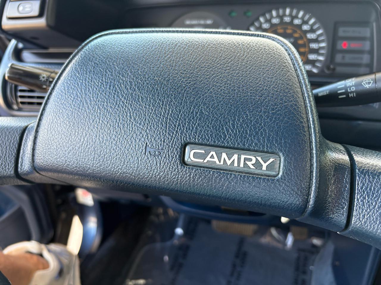 Toyota Camry 4dr Sedan DLX Auto 1991