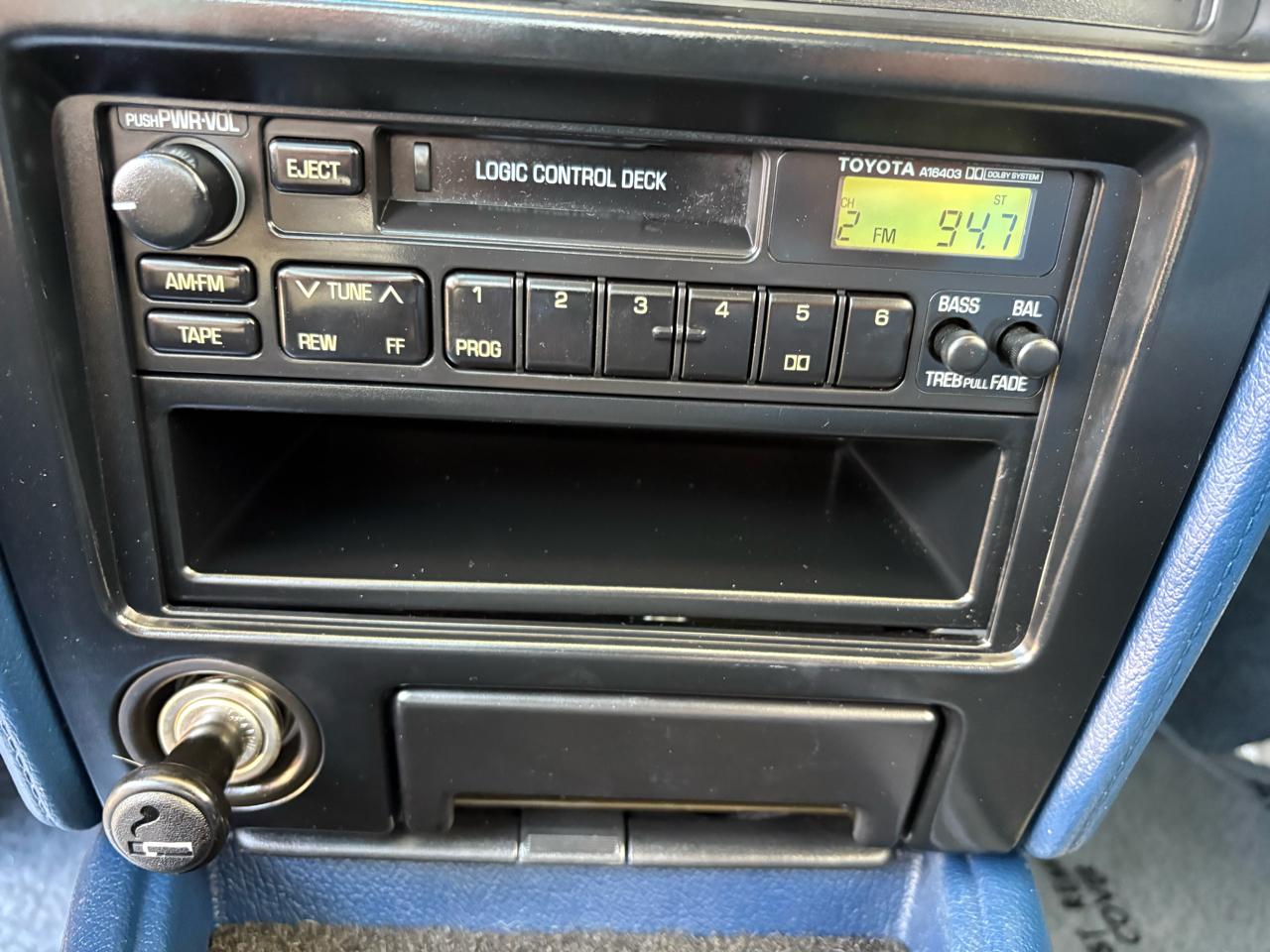 Toyota Camry 4dr Sedan DLX Auto 1991