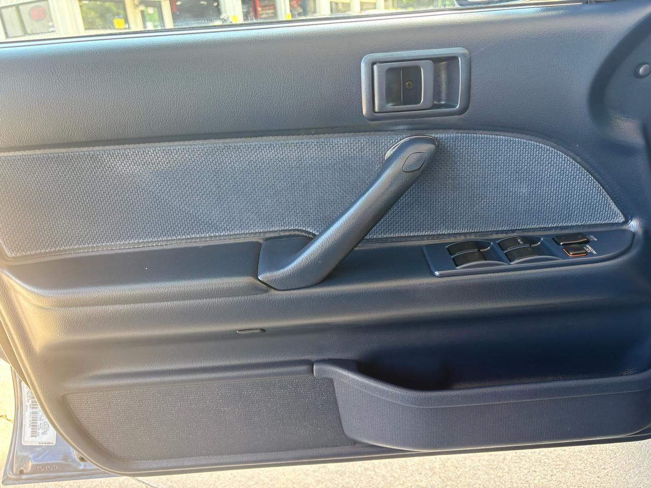 Toyota Camry 4dr Sedan DLX Auto 1991