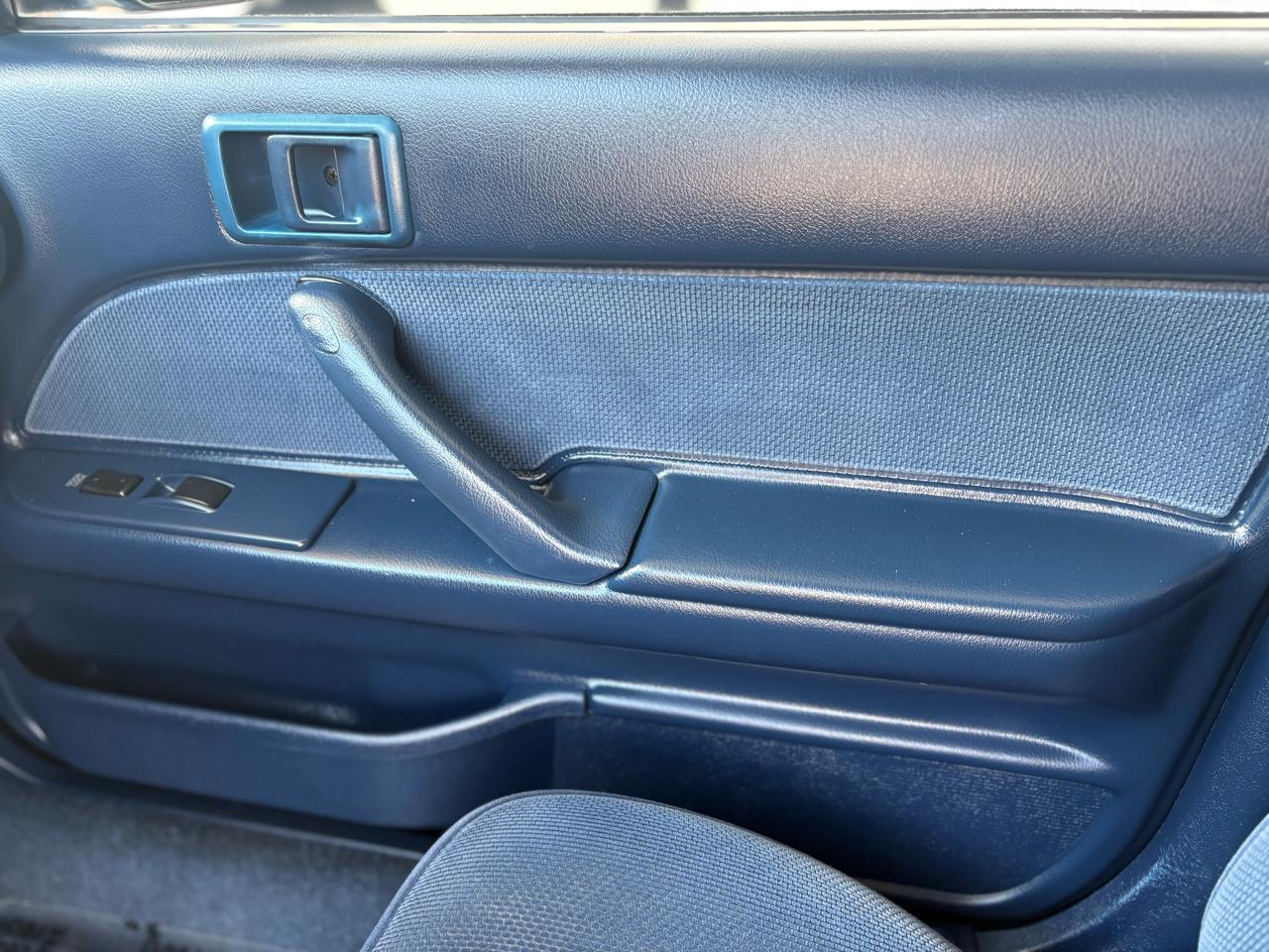 Toyota Camry 4dr Sedan DLX Auto 1991