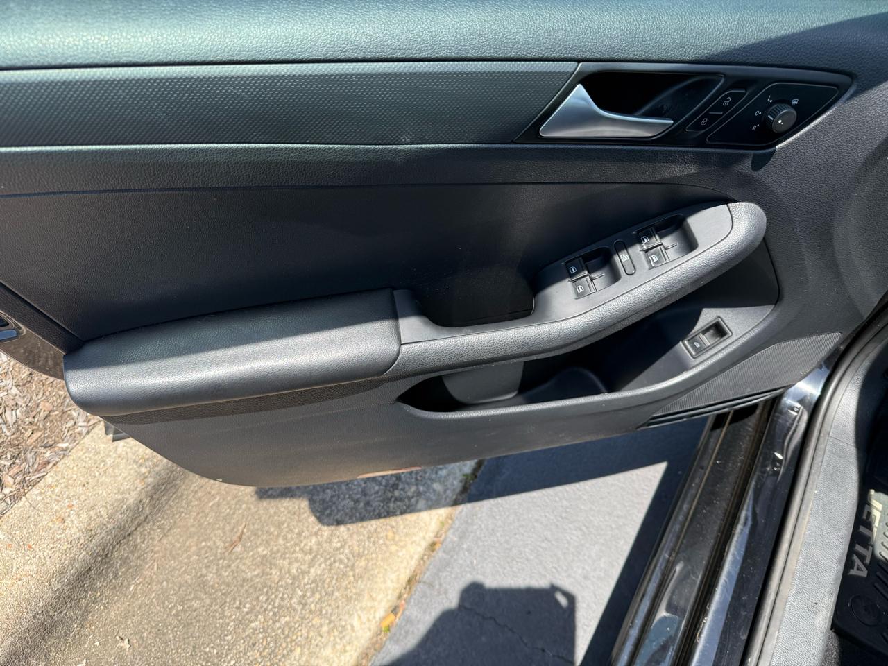 Volkswagen Jetta Sedan 4dr Auto S 2014