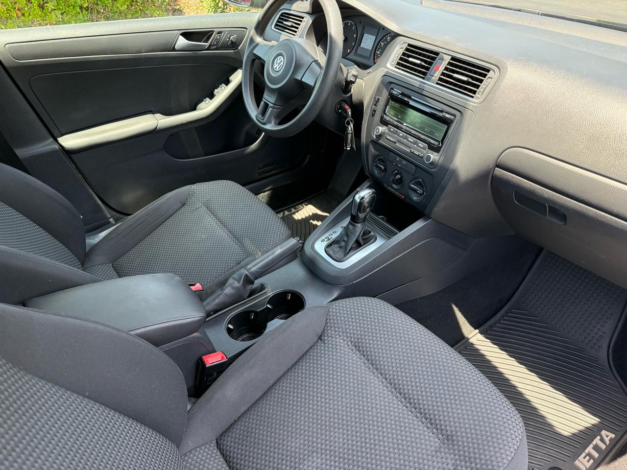 Volkswagen Jetta Sedan 4dr Auto S 2014