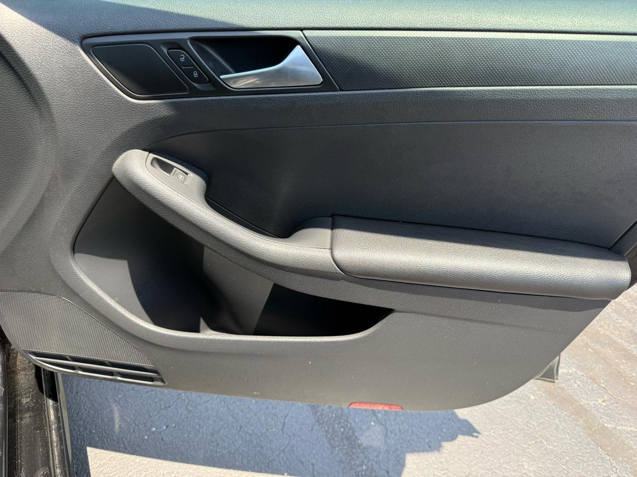 Volkswagen Jetta Sedan 4dr Auto S 2014