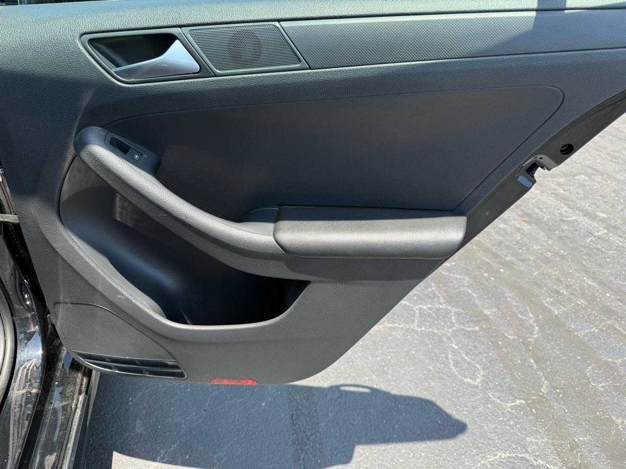 Volkswagen Jetta Sedan 4dr Auto S 2014