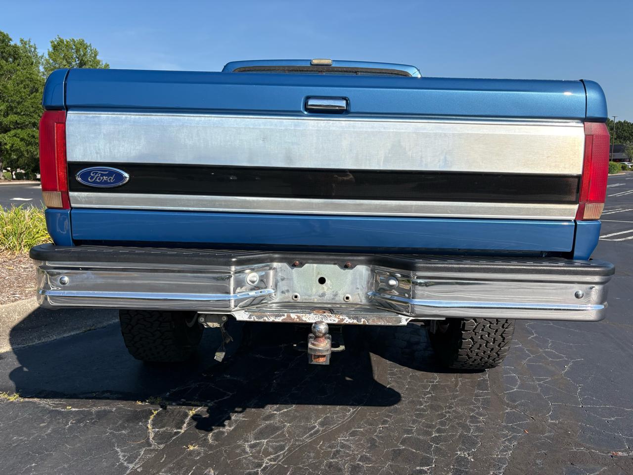 Ford F-150 Reg. Cab Short Bed 4WD 1992