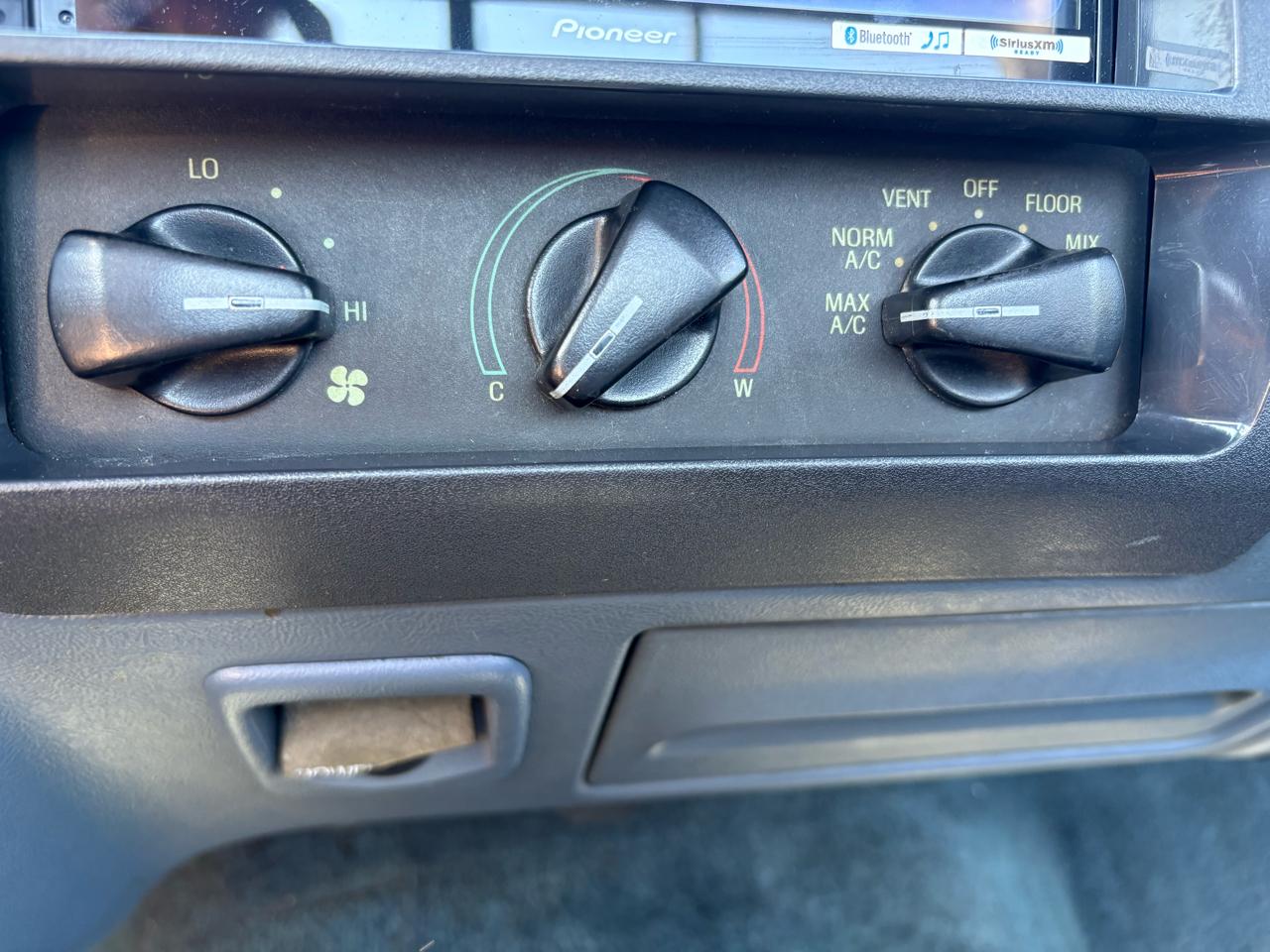 Ford F-150 Reg. Cab Short Bed 4WD 1992