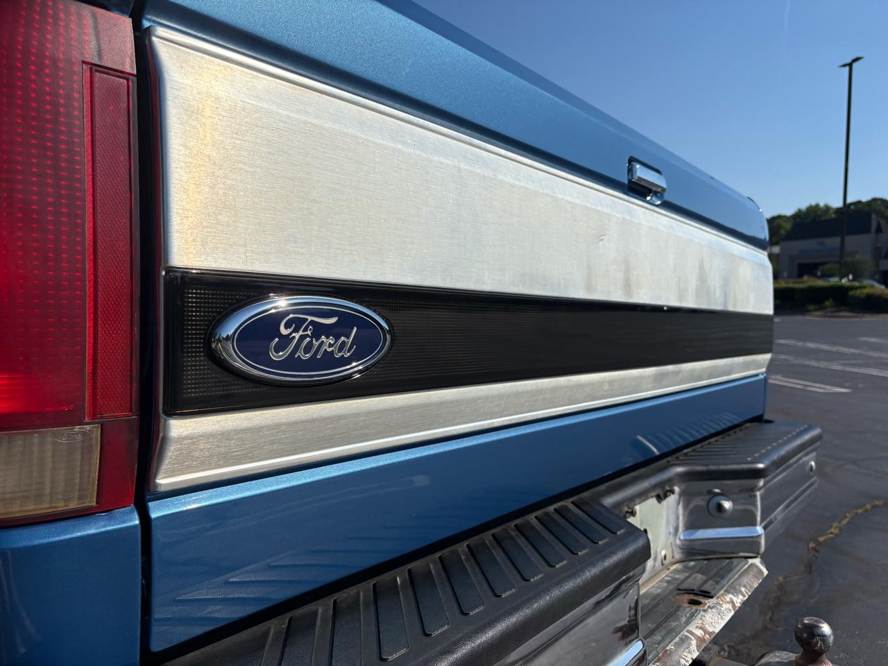 Ford F-150 Reg. Cab Short Bed 4WD 1992