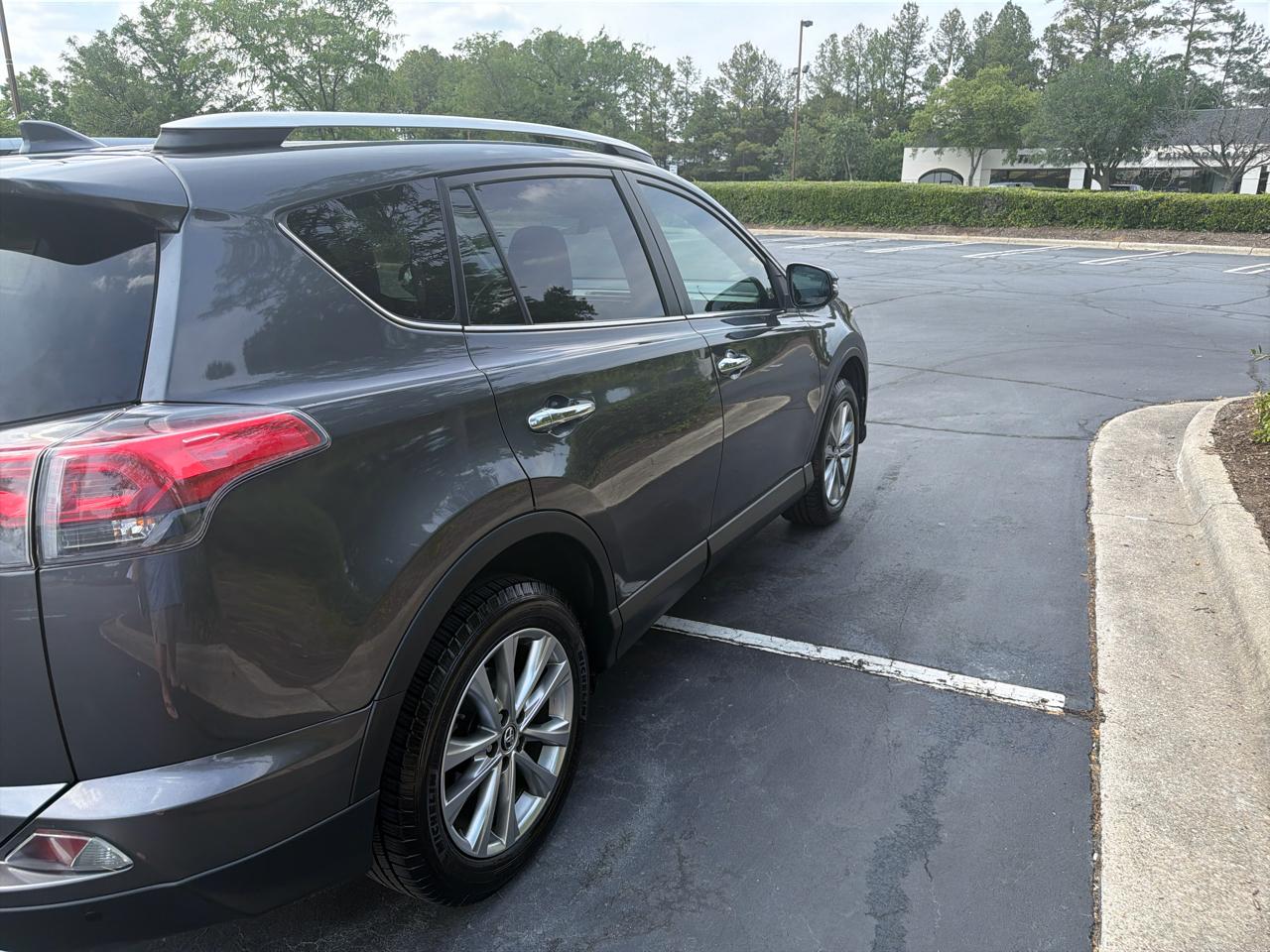 Toyota RAV4 FWD 4dr Limited (Natl) 2016