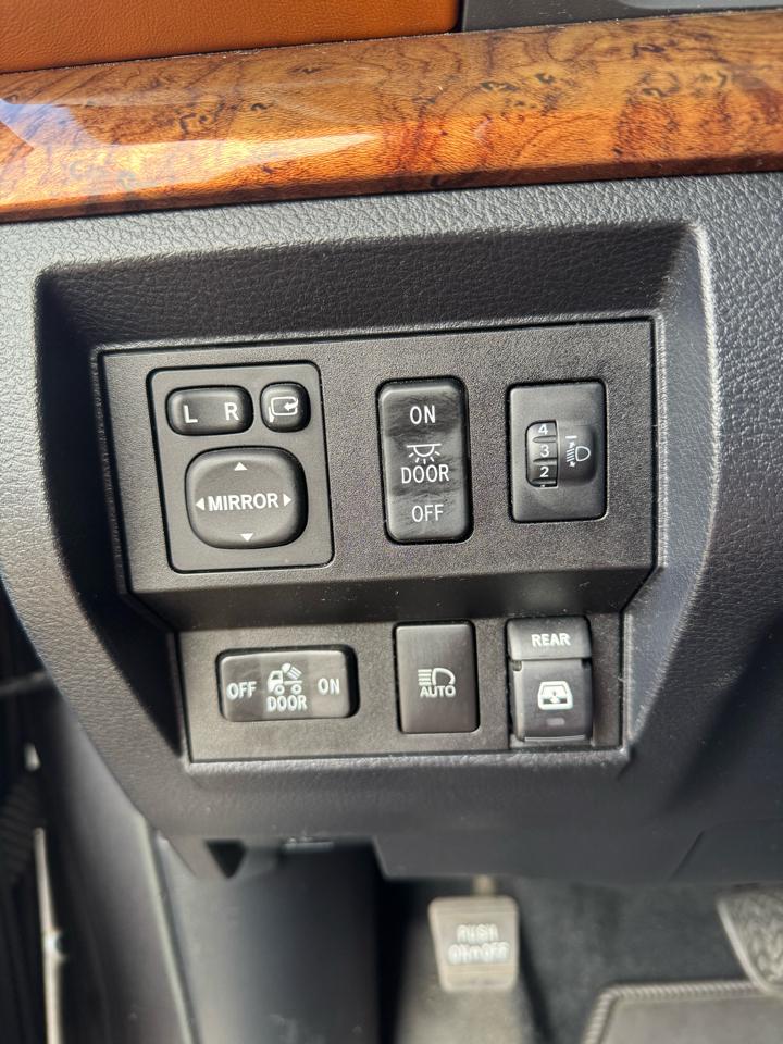 Toyota Tundra 4WD 1794 Edition CrewMax 5.5' Bed 5.7L FFV (Natl) 2018