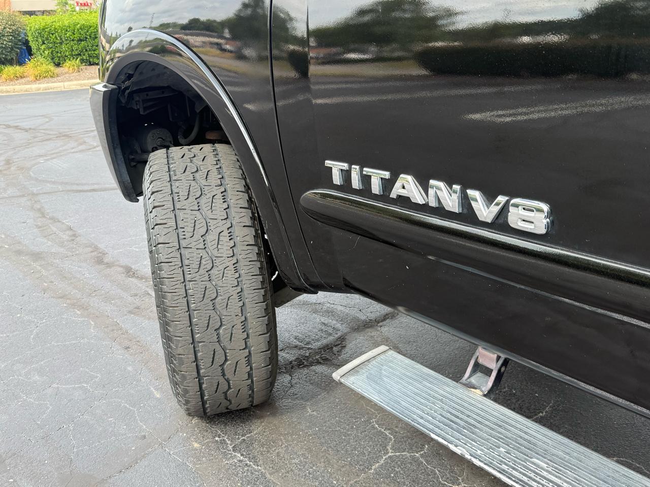 Nissan Titan 4WD Crew Cab SWB PRO-4X 2011