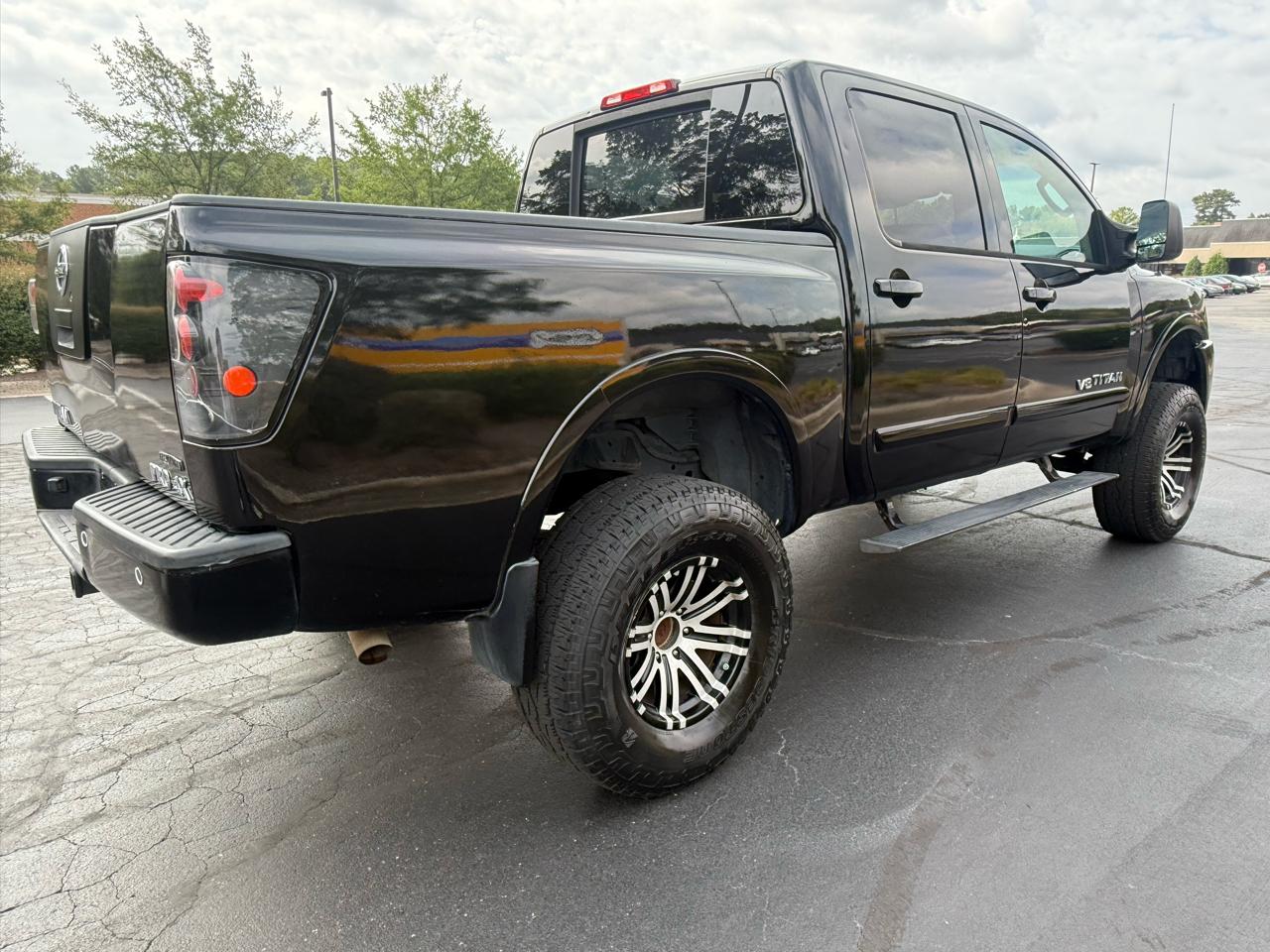 Nissan Titan 4WD Crew Cab SWB PRO-4X 2011