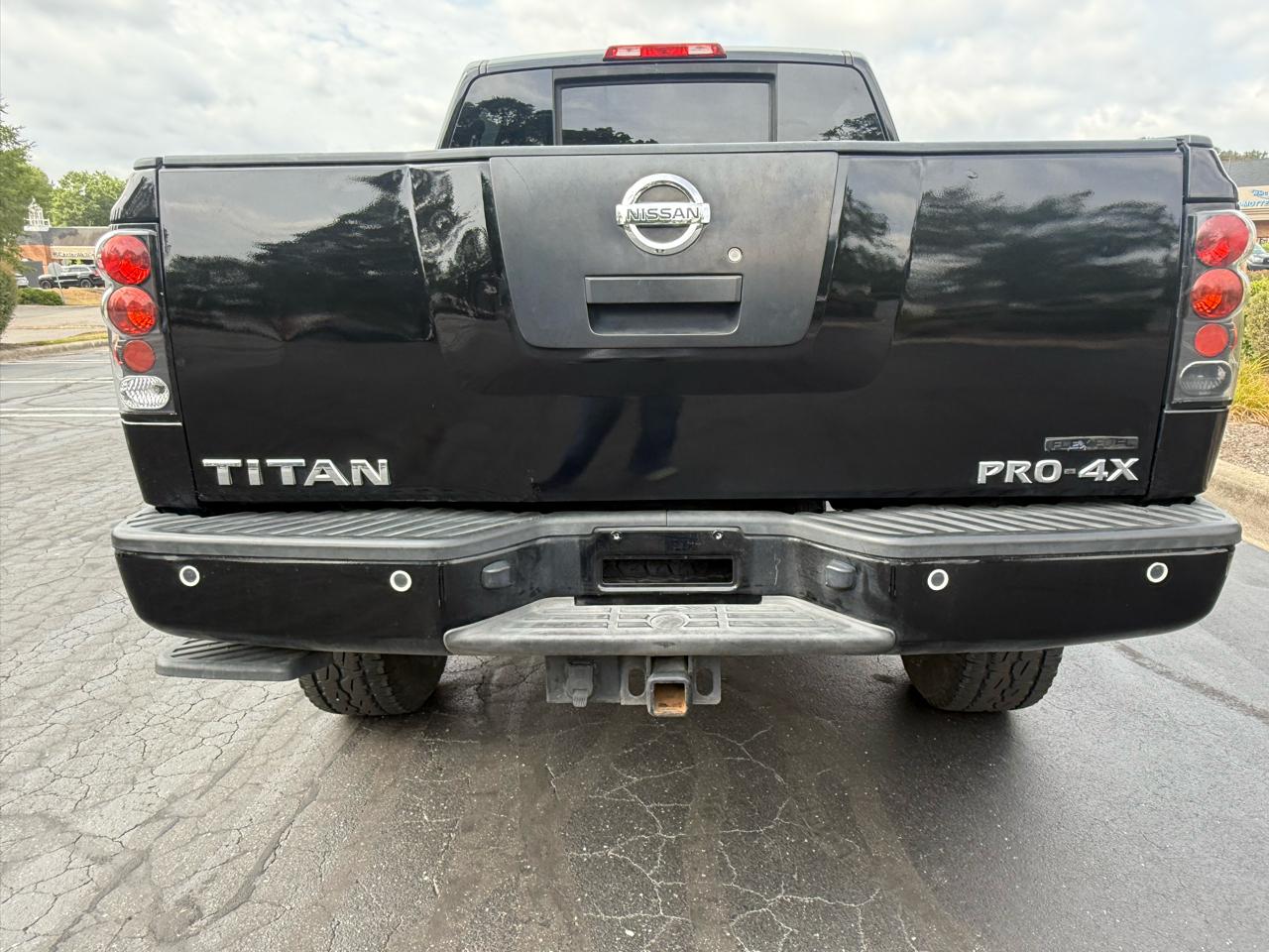 Nissan Titan 4WD Crew Cab SWB PRO-4X 2011