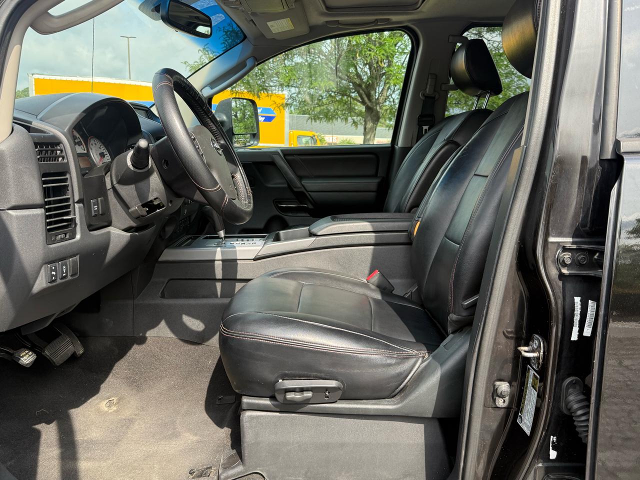 Nissan Titan 4WD Crew Cab SWB PRO-4X 2011