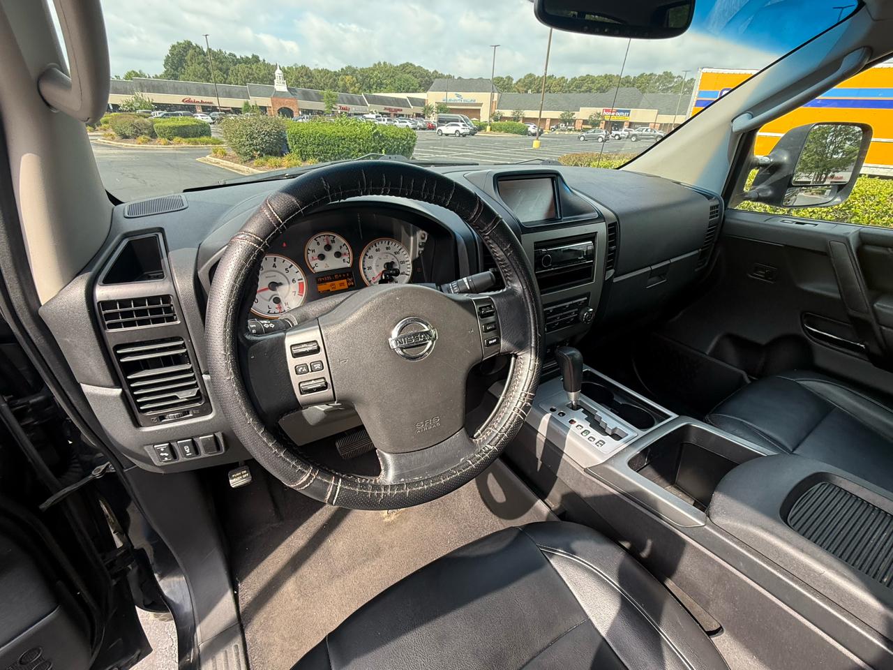 Nissan Titan 4WD Crew Cab SWB PRO-4X 2011