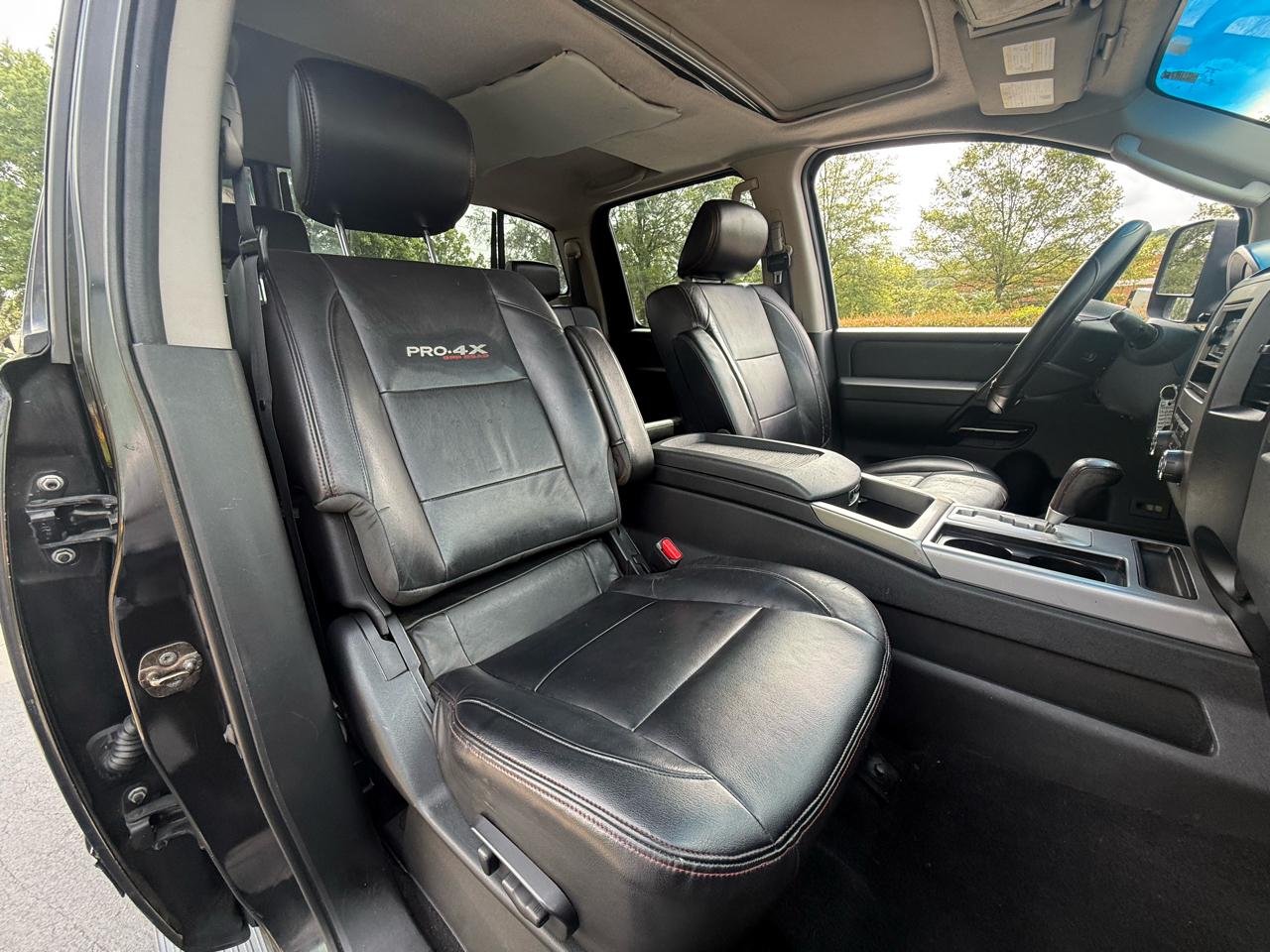 Nissan Titan 4WD Crew Cab SWB PRO-4X 2011