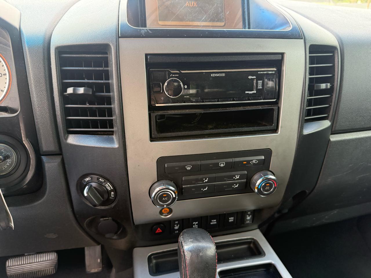 Nissan Titan 4WD Crew Cab SWB PRO-4X 2011