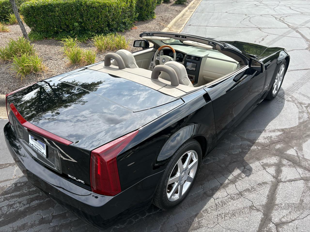 Cadillac XLR 2dr Convertible 2005