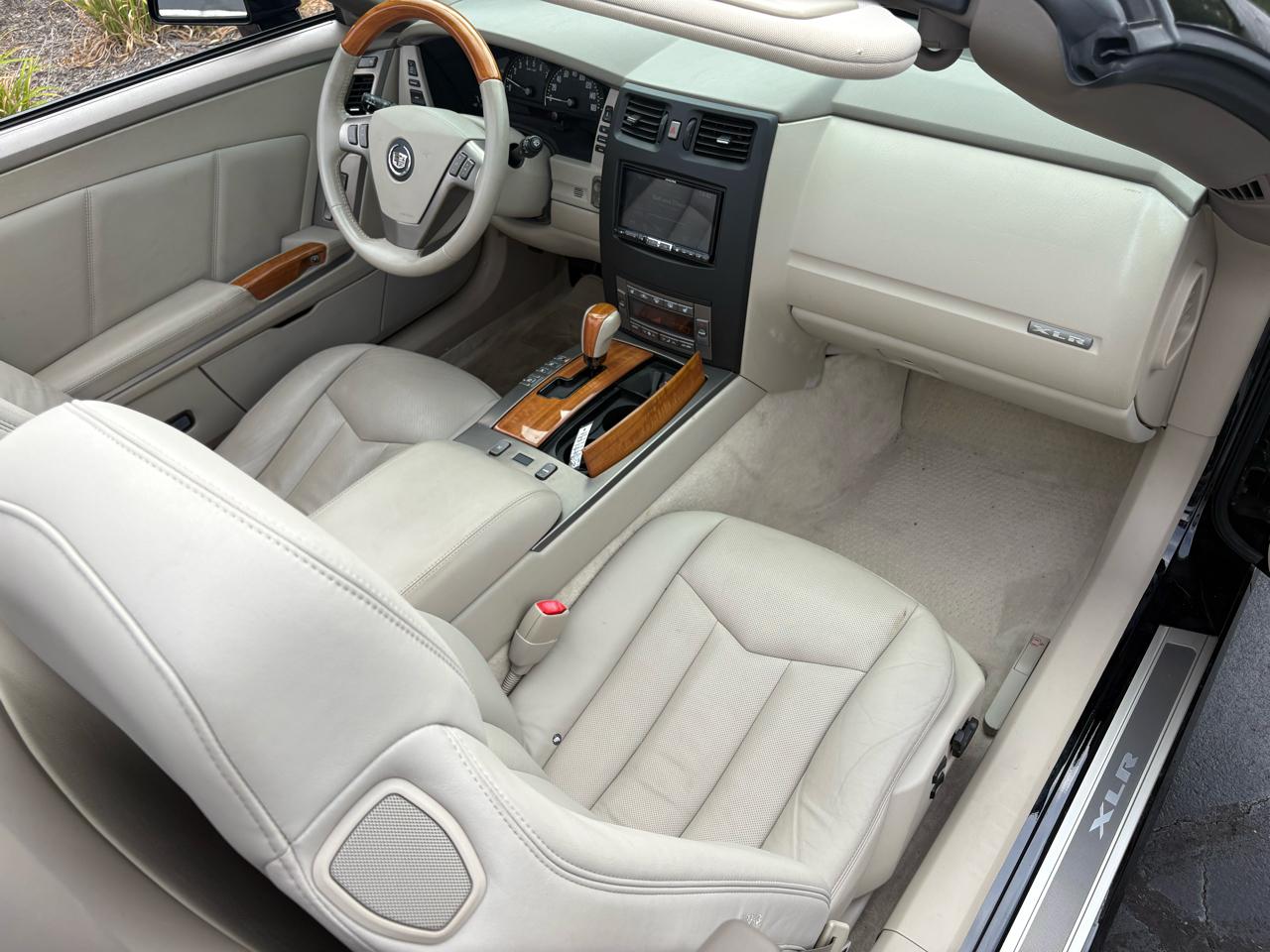 Cadillac XLR 2dr Convertible 2005