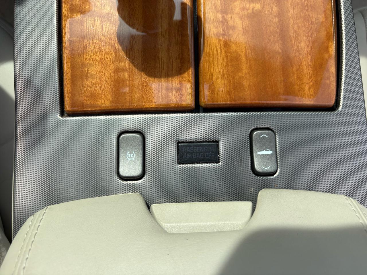 Cadillac XLR 2dr Convertible 2005