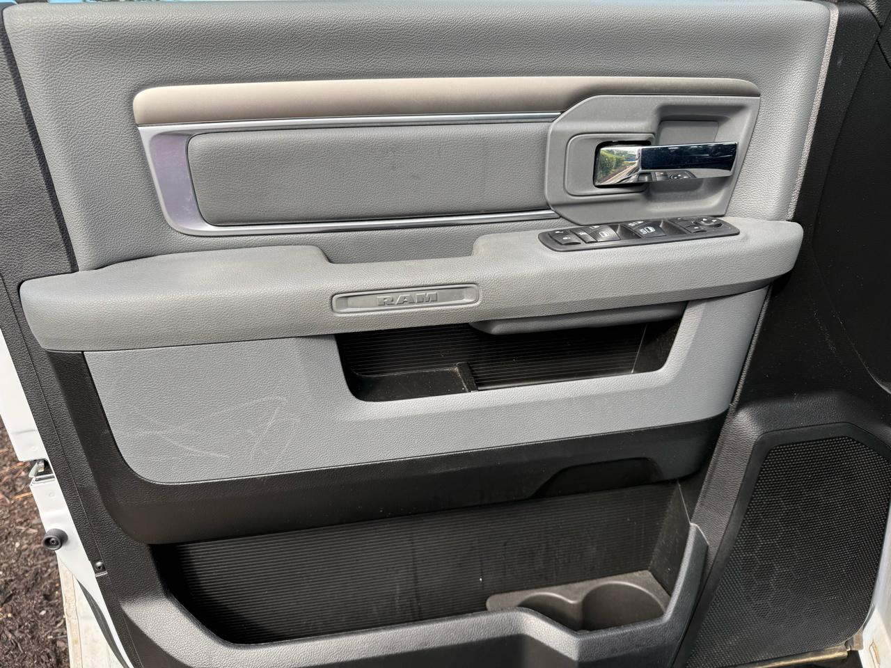 RAM 1500 Classic Warlock 4x4 Crew Cab 5'7" Box 2019