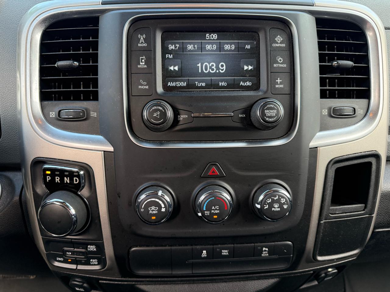 RAM 1500 Classic Warlock 4x4 Crew Cab 5'7" Box 2019