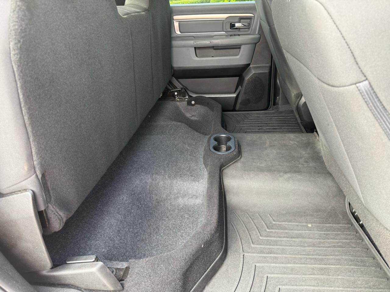 RAM 1500 Classic Warlock 4x4 Crew Cab 5'7" Box 2019