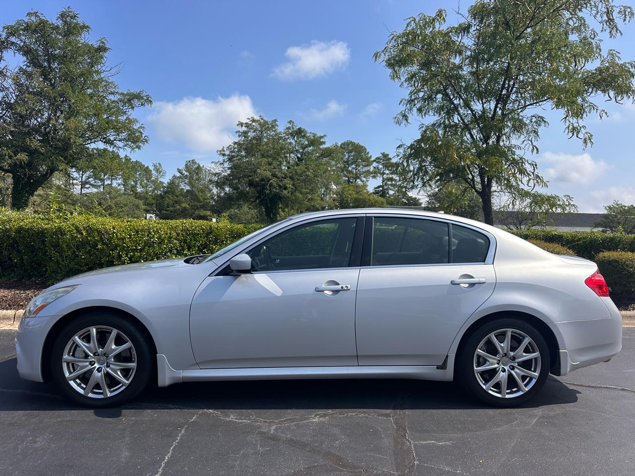 Infiniti G37S  2012