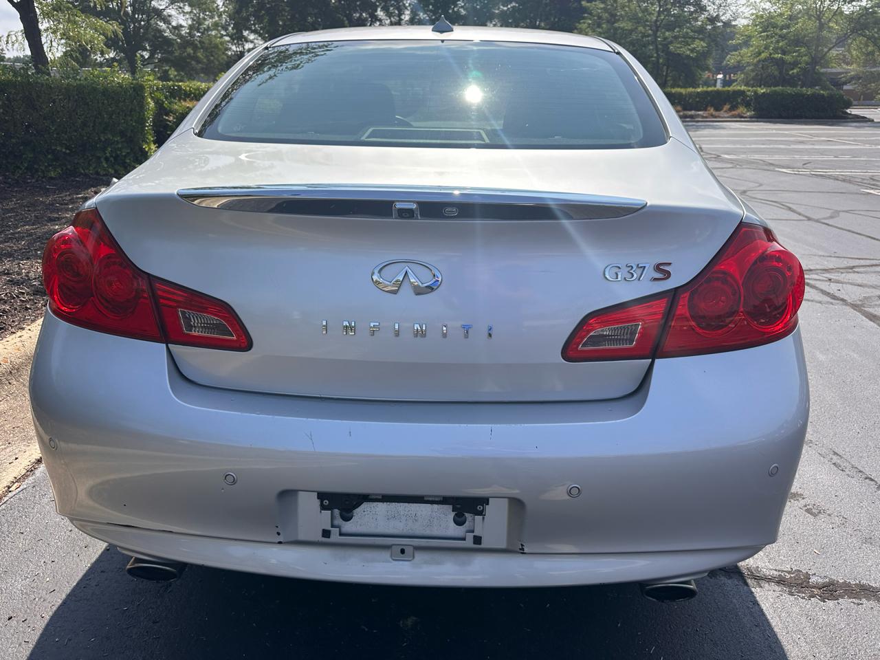 Infiniti G37S  2012