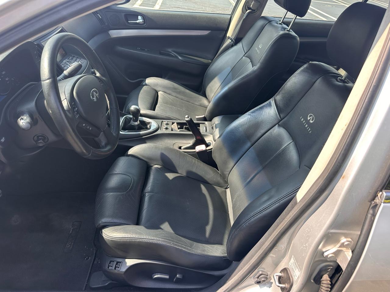 Infiniti G37S  2012