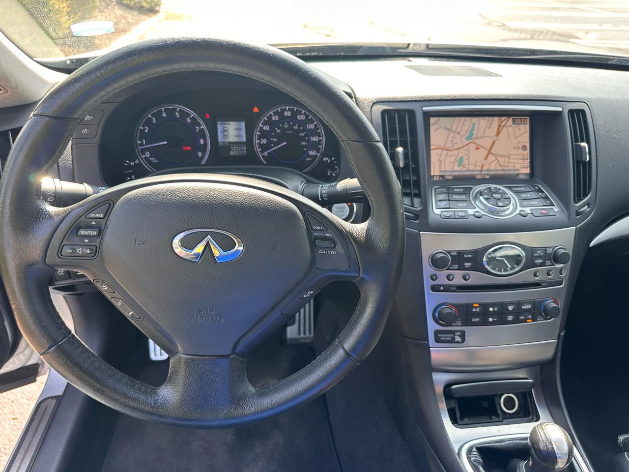 Infiniti G37S  2012