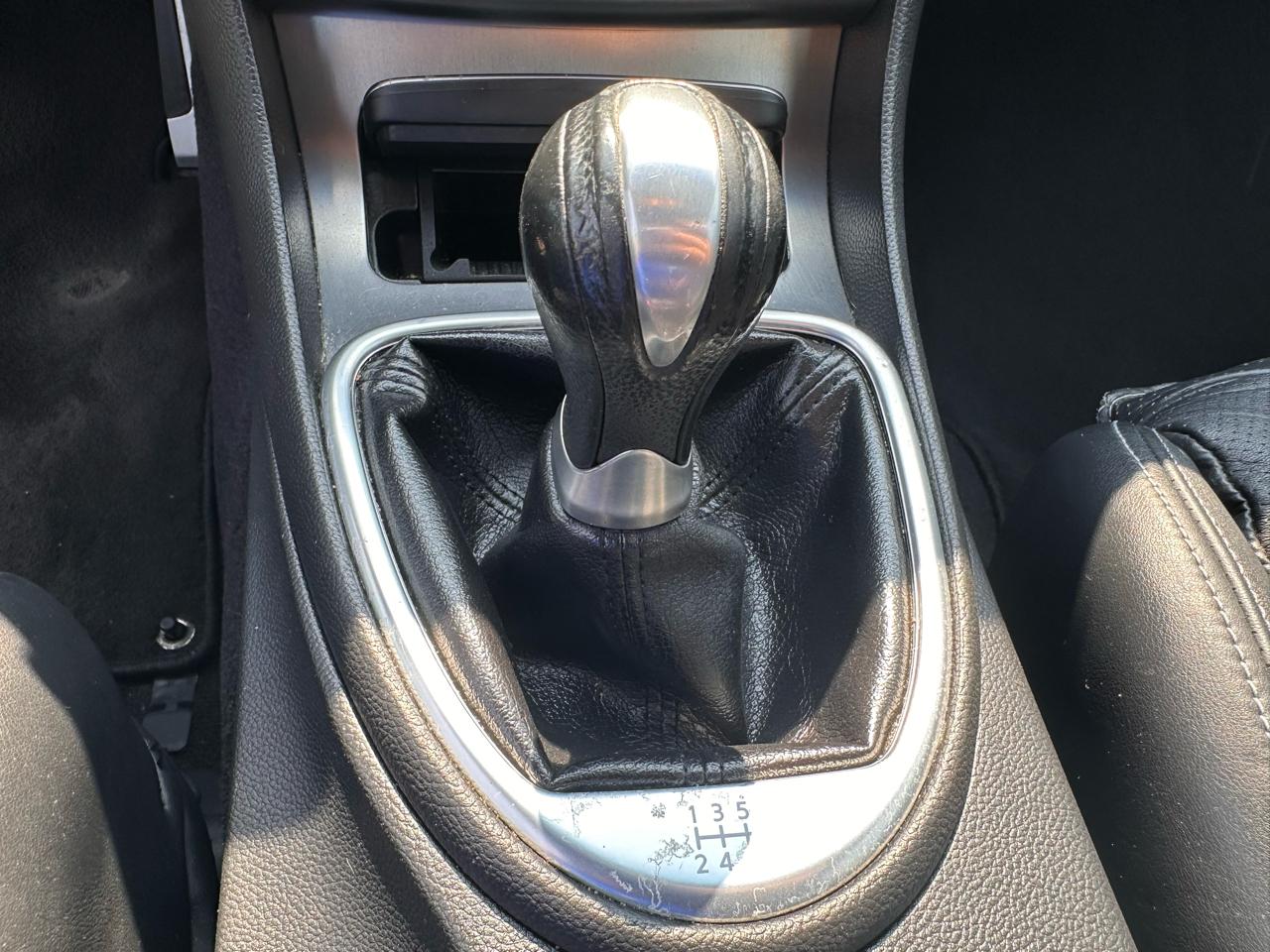 Infiniti G37S  2012