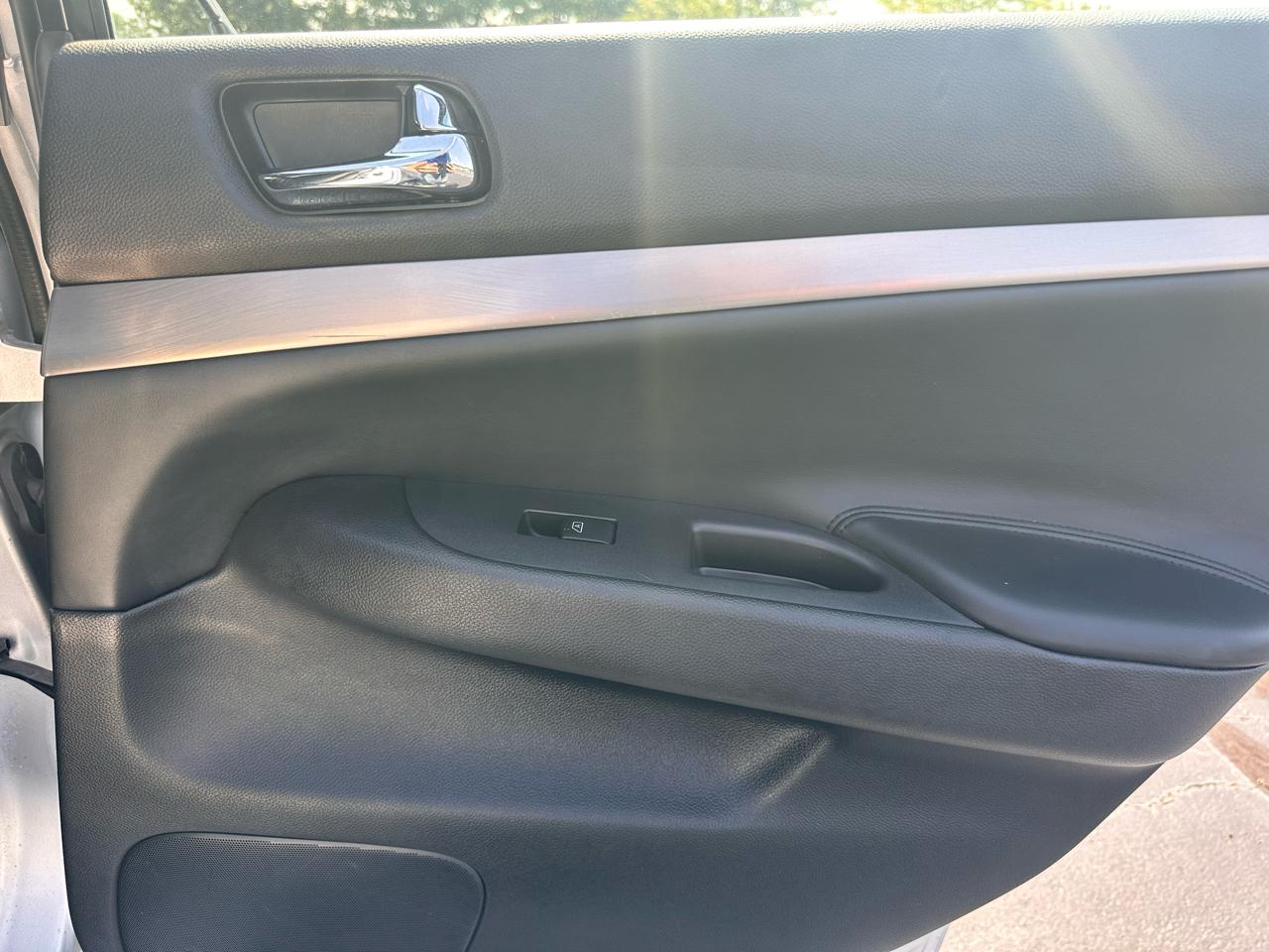 Infiniti G37S  2012