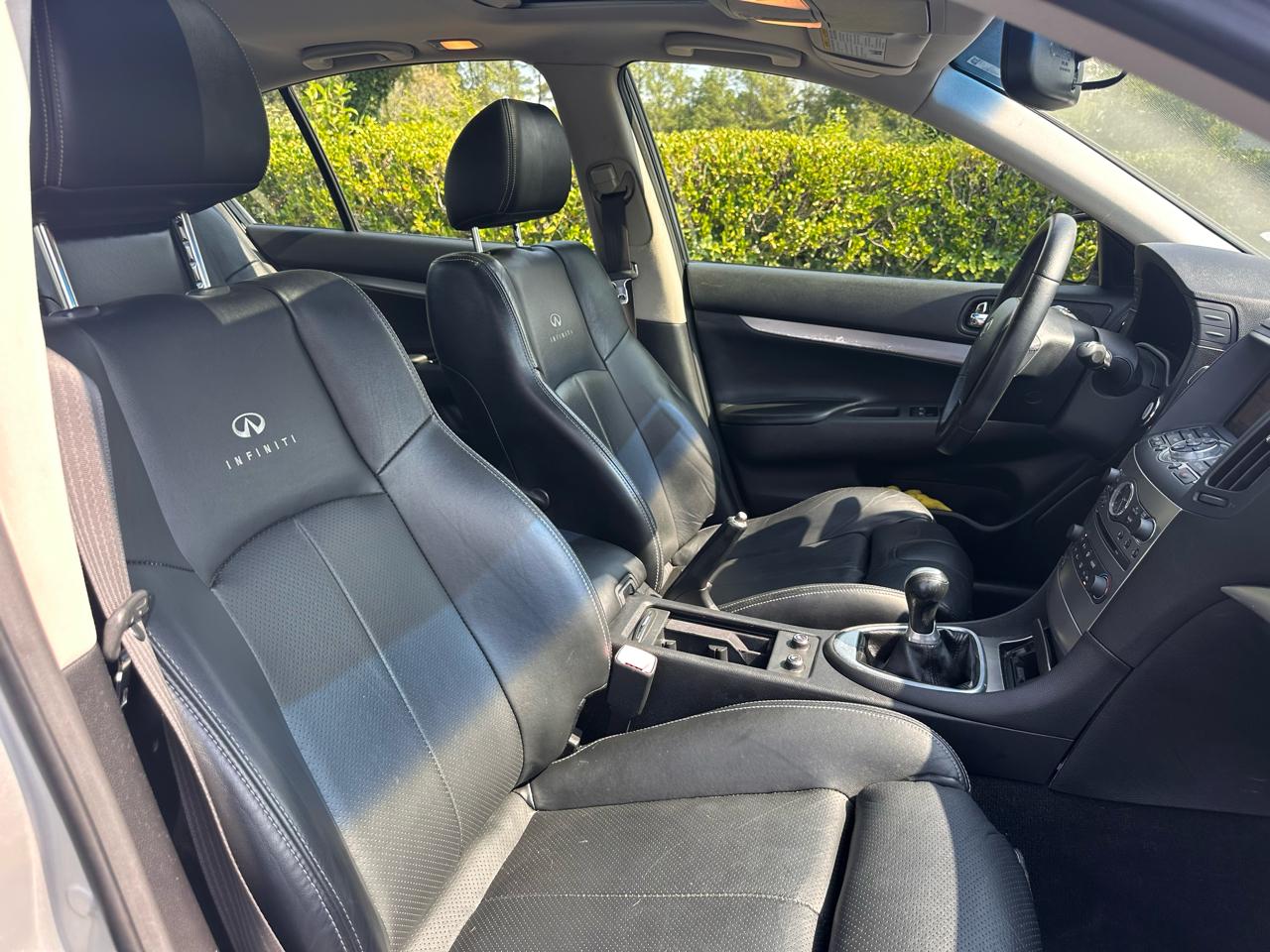 Infiniti G37S  2012