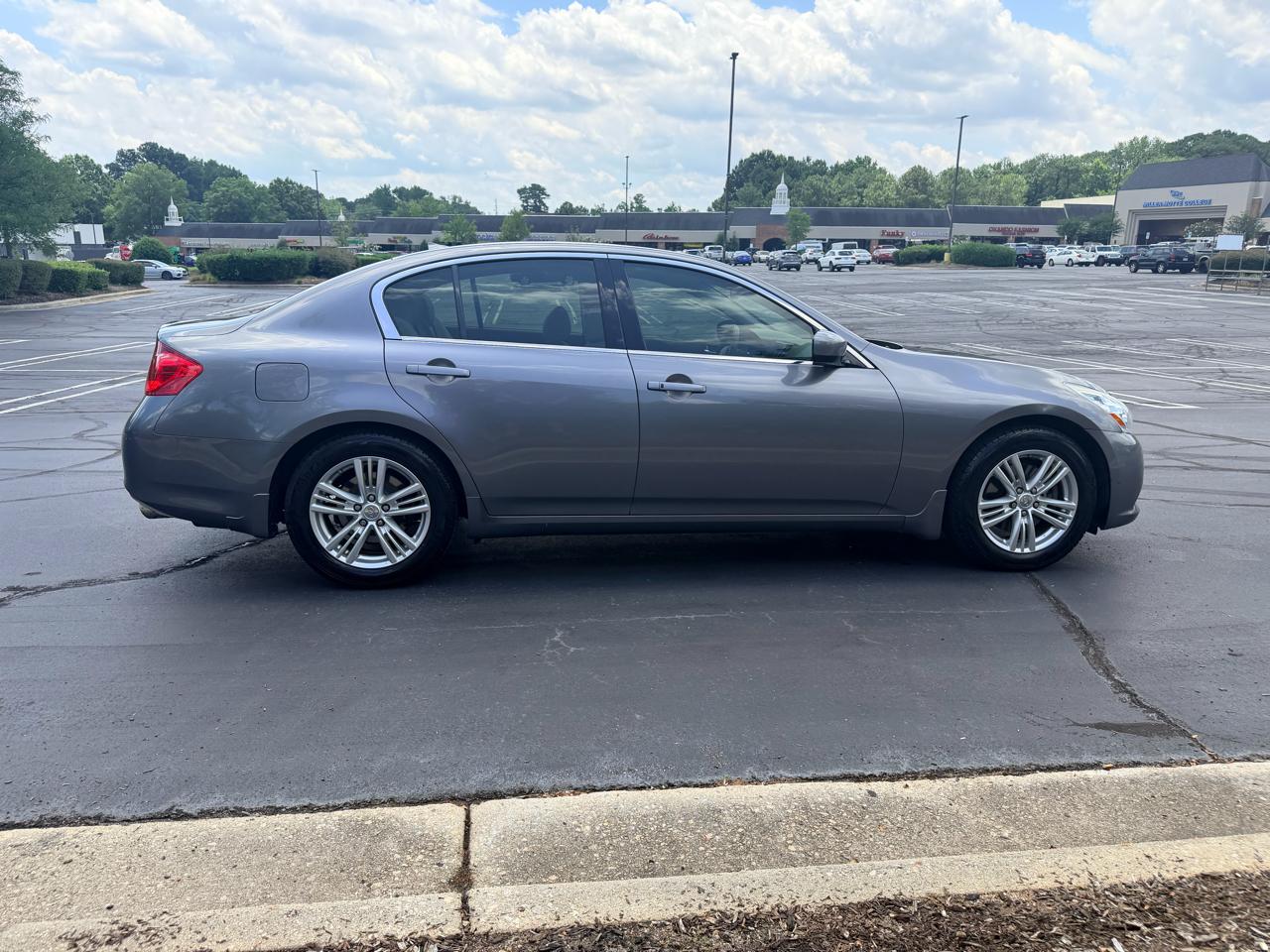 Infiniti G25 Sedan 4dr Journey RWD 2011