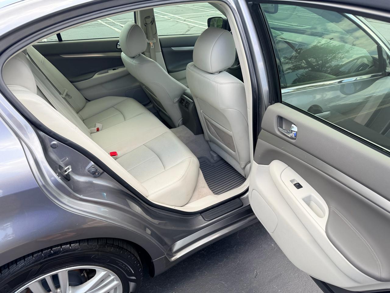 Infiniti G25 Sedan 4dr Journey RWD 2011