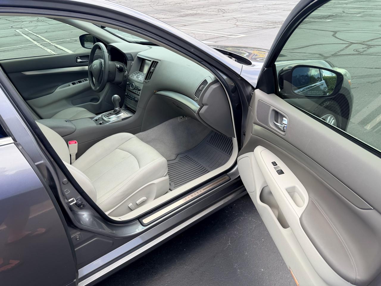 Infiniti G25 Sedan 4dr Journey RWD 2011